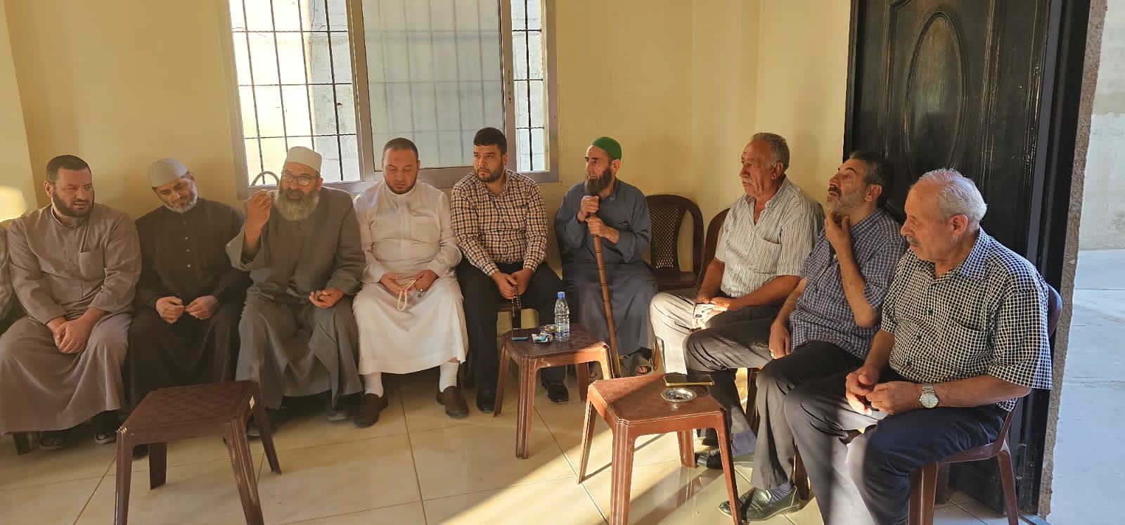 اجتماع ل فعاليات بلدة القرنة لعقد  حضره مشايخ المنطقة