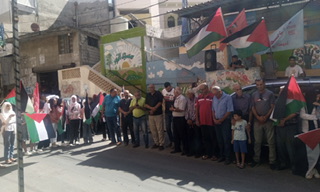 صرخة غضب للاجئين الفلسطينيين من امام مكتب الاونروا في مخيم البرج الشمالي