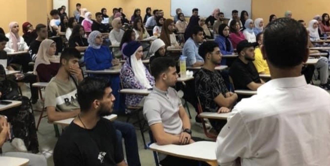 لقاء توجيهي للمجموعة الأولى من الطلبة الجامعين المسجلين