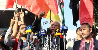 علي فيصل في مسيرة بيروت الصاخبة