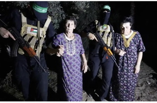 بعد مصافحتها أحد عناصر حماس….ابنة الاسيرة المحررة تخرج عن صمتها