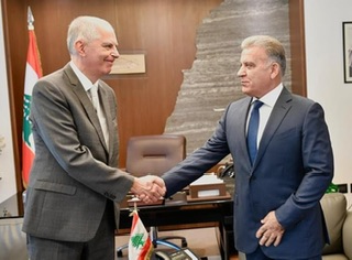 اللواء عباس إبراهيم بستقبل  سفير فرنسا في لبنان