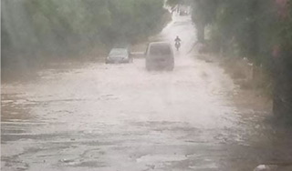 وسط مناشدات... النبطية عائمة وخسائر مادية فادحة! (صوَر)