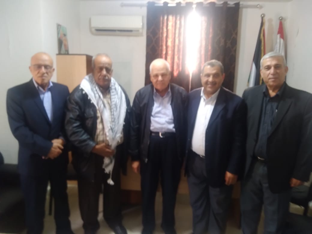 دائرة اللاجئين والاونروا بالجبهة الديمقراطية تلتقي امين سر اللجان الشعبية في لبنان وتبحث معه اوضاع اللاجئين.