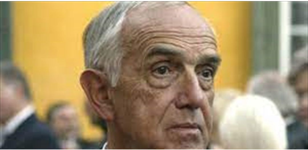 وفاة مخترع المسدس الذي يحمل اسمه