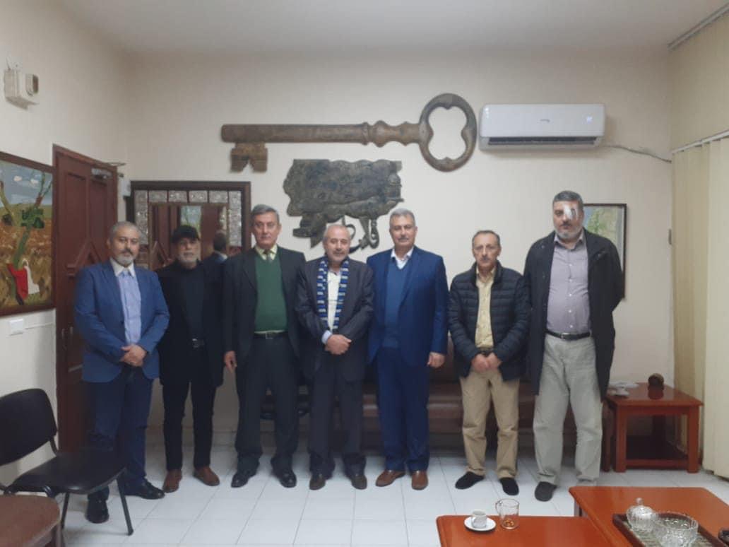 مدير عام الهلال الاحمر الفلسطيني اقليم لبنان يلتقي وفدا من لجان العمل في المخيمات .