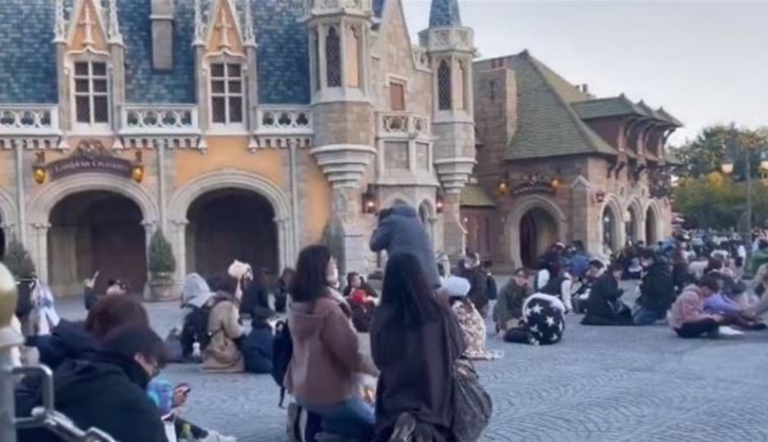 بعد ضربات الزلازل والتسونامي في اليابان... لحظات "ذعر" يعيشها المواطنون!