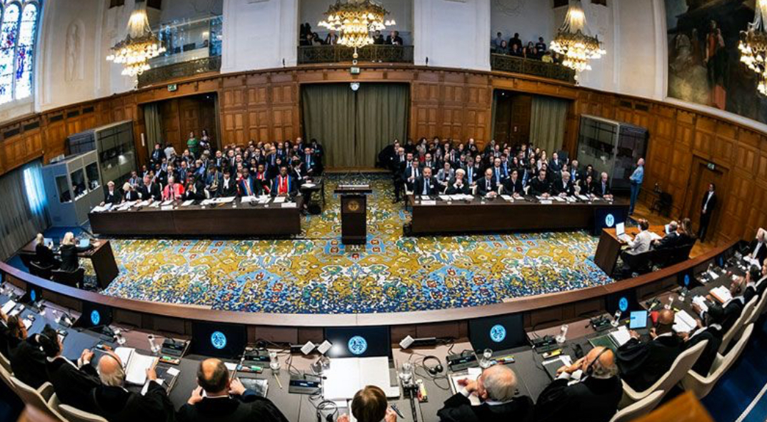 إلى أين وصلت محاكمة العدو في لاهاي؟