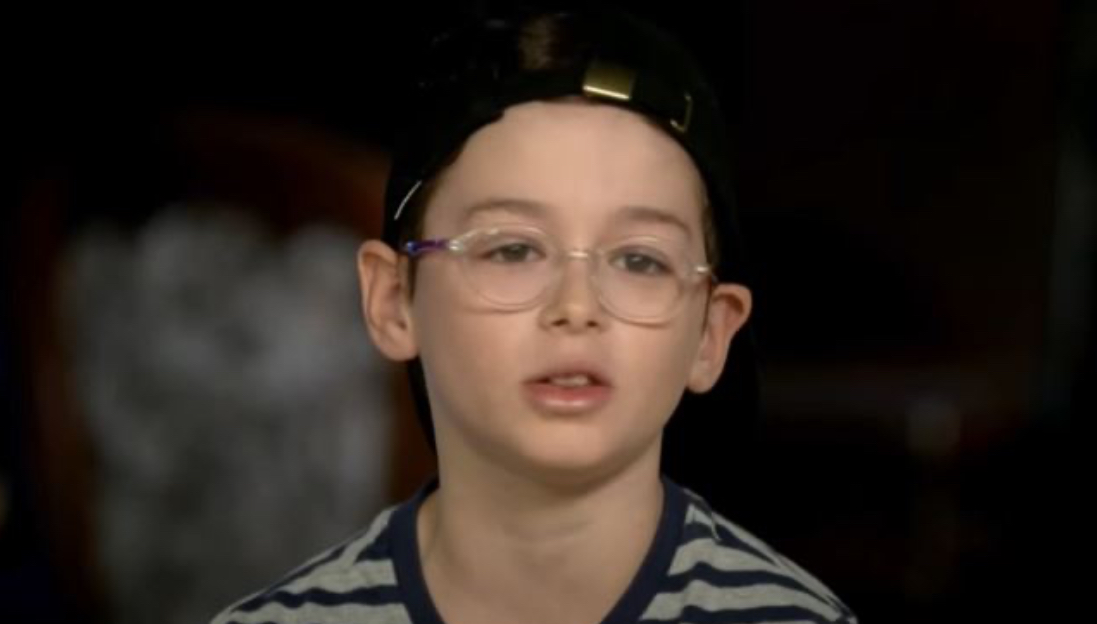 طفل إسرائيلي "يثير ضجّة" بحديثه عن فترة أسره: تعلّمتُ التسبيح والتشهد!