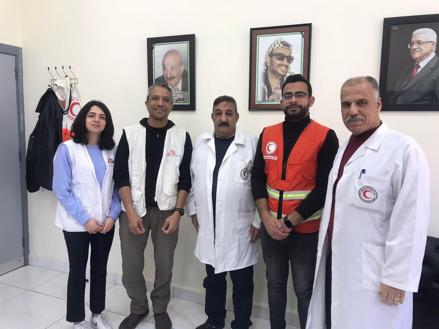 مدير جمعية الهلال الاحمر الفلسطيني في الشمال  يستقبل  وفداً من أطباء بلا حدود