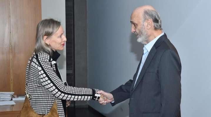 لقاء بين جعجع و مديرة الأونروا في لبنان