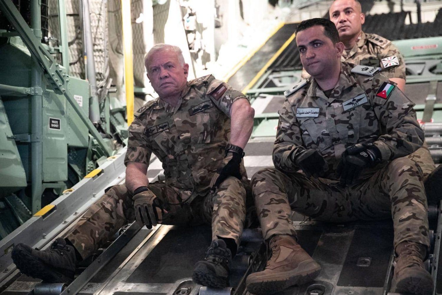 مهزلة انزال مواد غذائية على غزة!