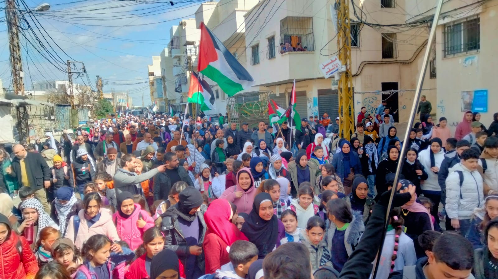 الإضراب يعم جميع مدارس الأونروا في لبنان تلبية لدعوة اتحاد المعلمين .