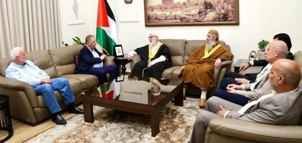 السفير دبور يلتقي القوى الاسلامية في مخيم عين الحلوة