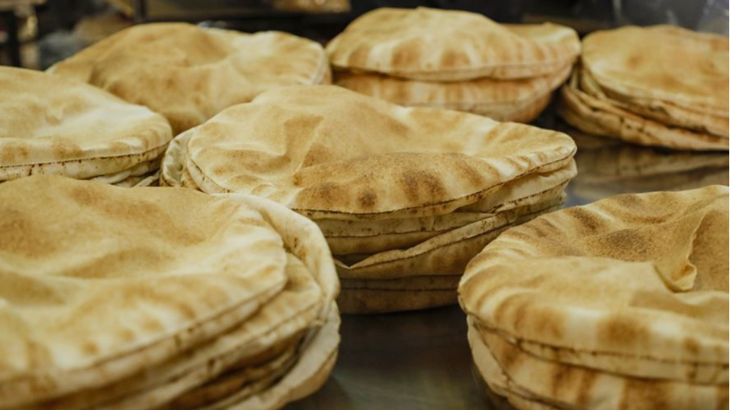 بيان لنقيب الأفران.. هذا ما طلبه من العمال اللبنانيين