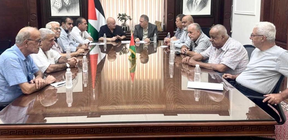 السفير دبور يلتقي لجنة المتابعة المركزية في اللجان الشعبية