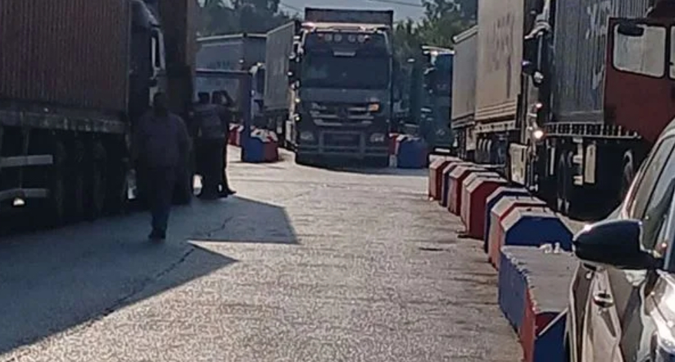 اعتصام مفتوح للسائقين في مرفأ بيروت