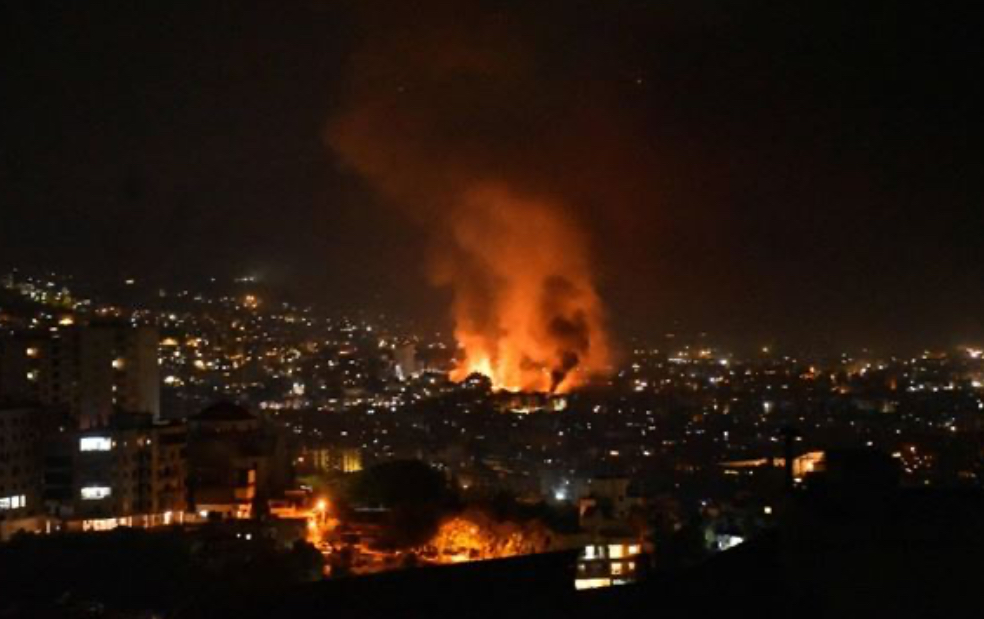 حصيلة جديدة لاستهداف محيط مستشفى الحريري: 4 شهداء و32 جريحاً