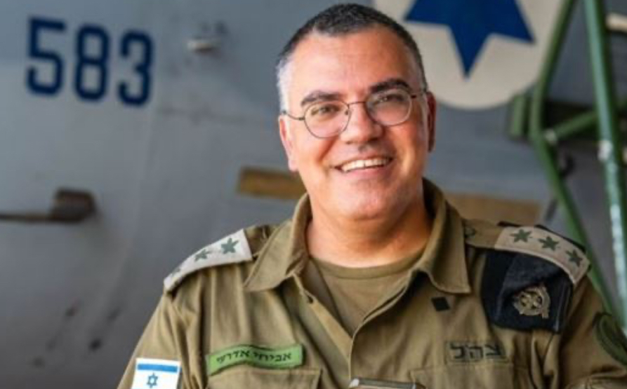 بسبب "خبز العباس"... تساؤلات وردود حول جذور أفيخاي أدرعي!