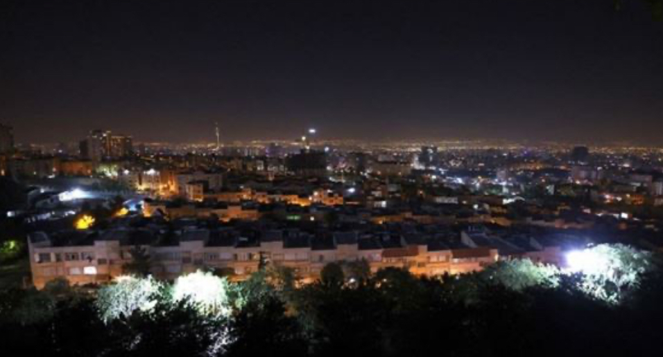 إسرائيل هاجمت إيران بصواريخ "غير معتادة"... تقريرٌ يكشف