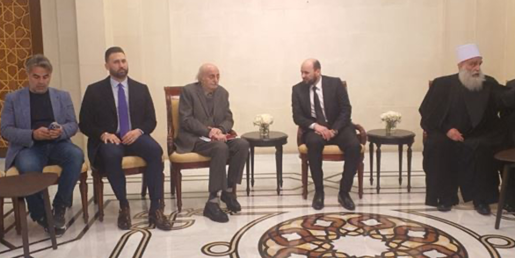 جنبلاط داخل قصر الشعب في سوريا