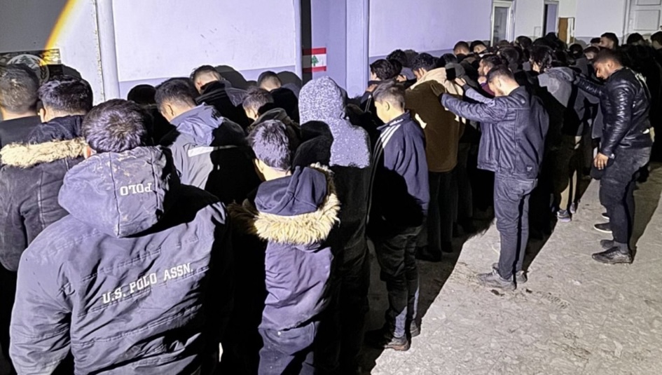 قوى الأمن: توقيف سائق شاحنة على متنها 67 شخصا دخلوا من سوريا