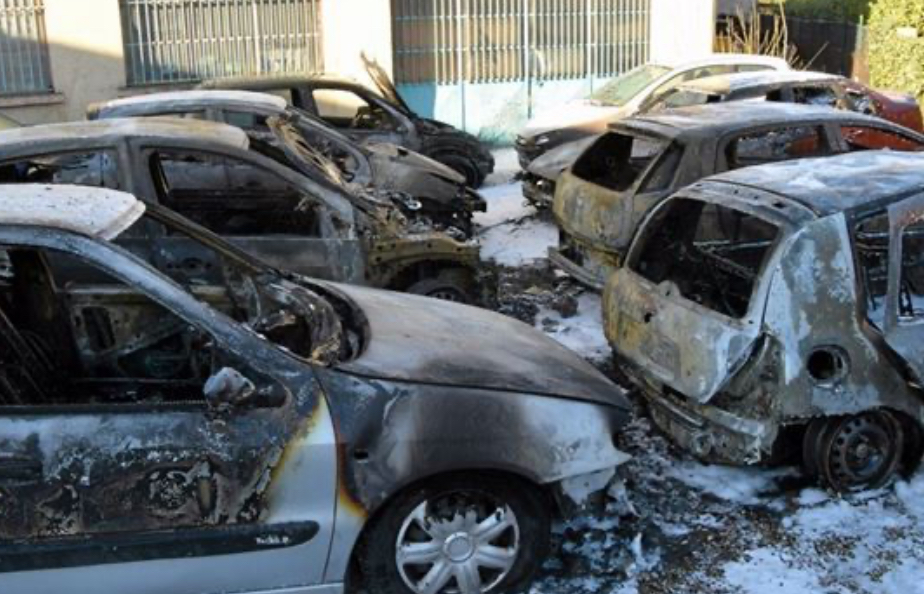 أعمال العنف تعكر صفو بداية العام في فرنسا: حرق نحو ألف سيارة!