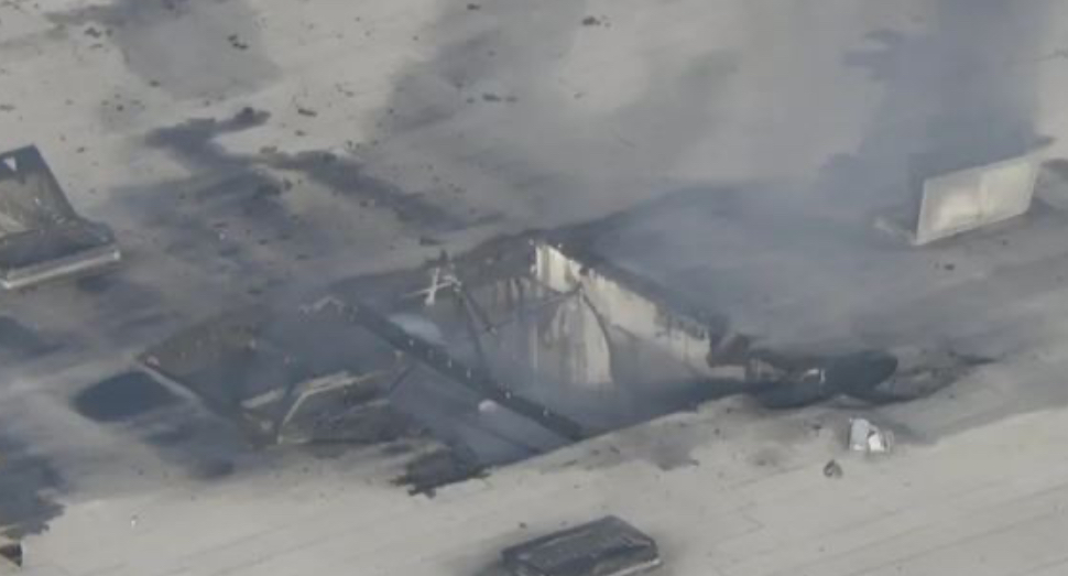 طائرة أميركية سقطت في بناية سكنية!