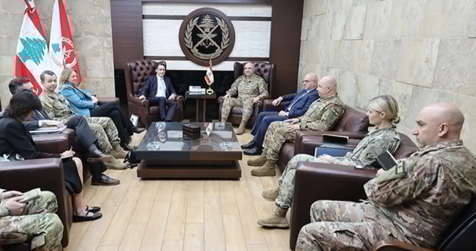 هذا ما أبلغه قائد الجيش لهوكشتاين