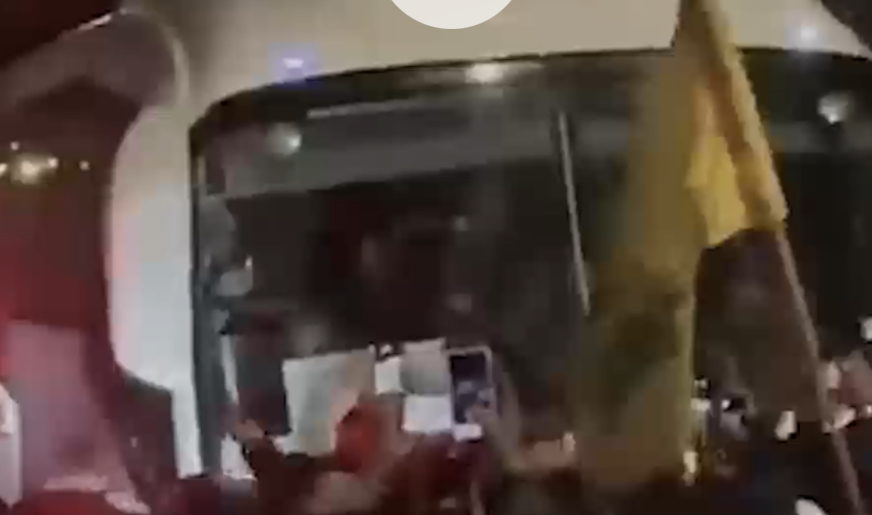 90 أسيرةً وأسيراً يعودون إلى الحرية