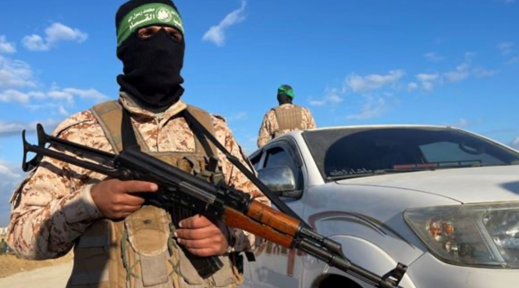 حماس تسلم أسيرين إسرائيليين