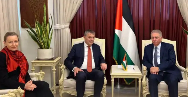 السَّفير دبور يستقبل المفوض العام لوكالة الأونروا