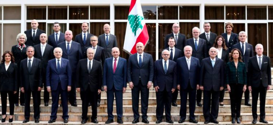 حكومة العهد الاولى تلتقط صورتها التذكارية…