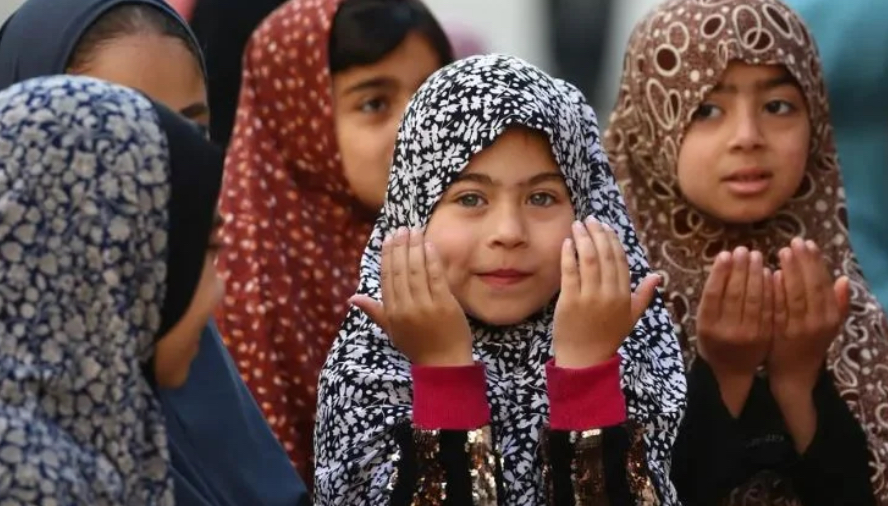 غزة تستقبل العيد وسط الدمار... صلاة بين الأنقاض وآمال بوقف الحرب