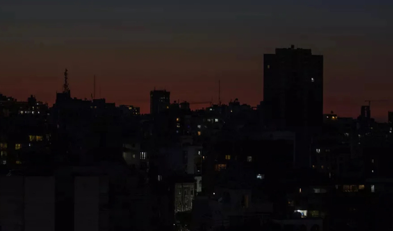 لبنان يغرق في الظلام... انقطاع تام للكهرباء!