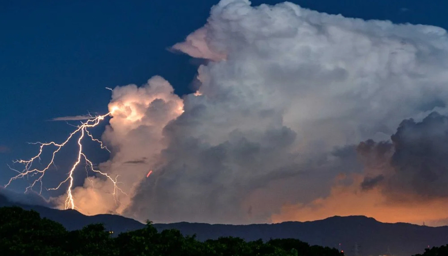 منخفض "البحر الأسود" يستمرّ حتى الإثنين..