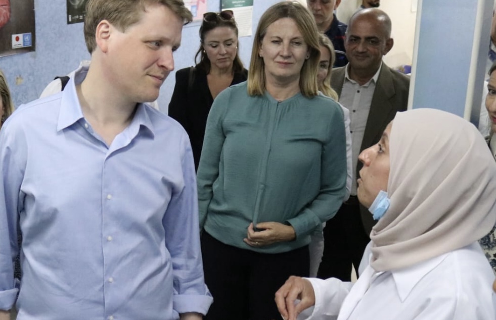 زيارة الوزير آسموند غروفر أوكروست إلى عيادة الأونروا المركزية في صيدا*