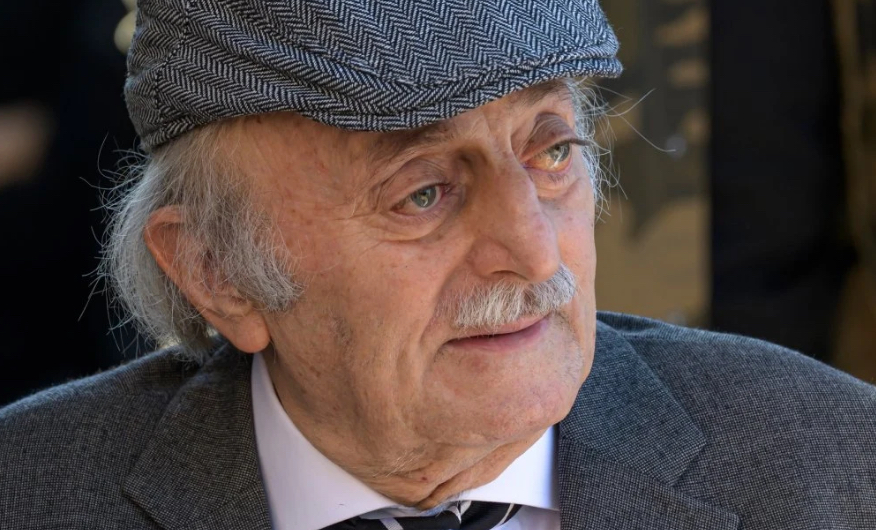 جنبلاط يوجّه تحية للجنوب وجبل عامل في عيد التحرير