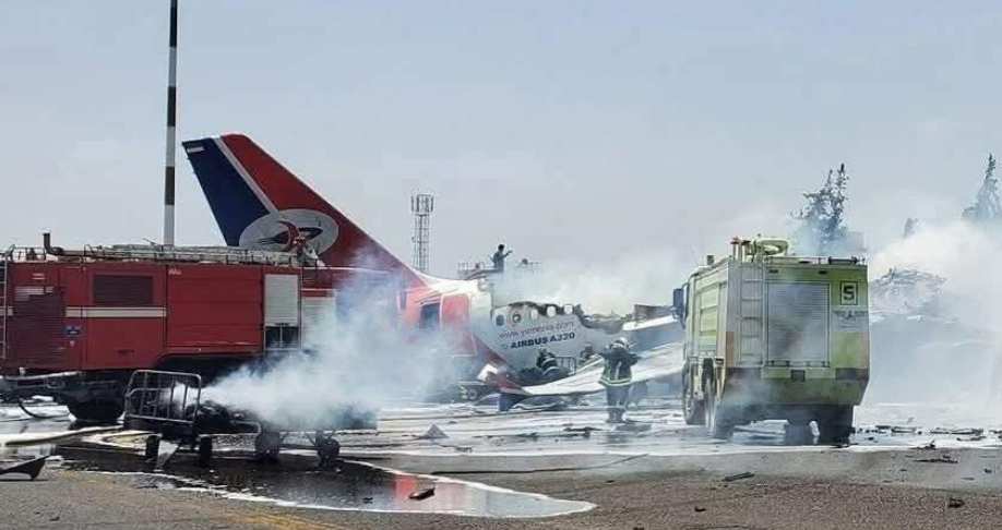 حجاجٌ يعودون أدراجهم"... مشاهدٌ توثق تدمير "آخر طائرة" في مطار صنعاء