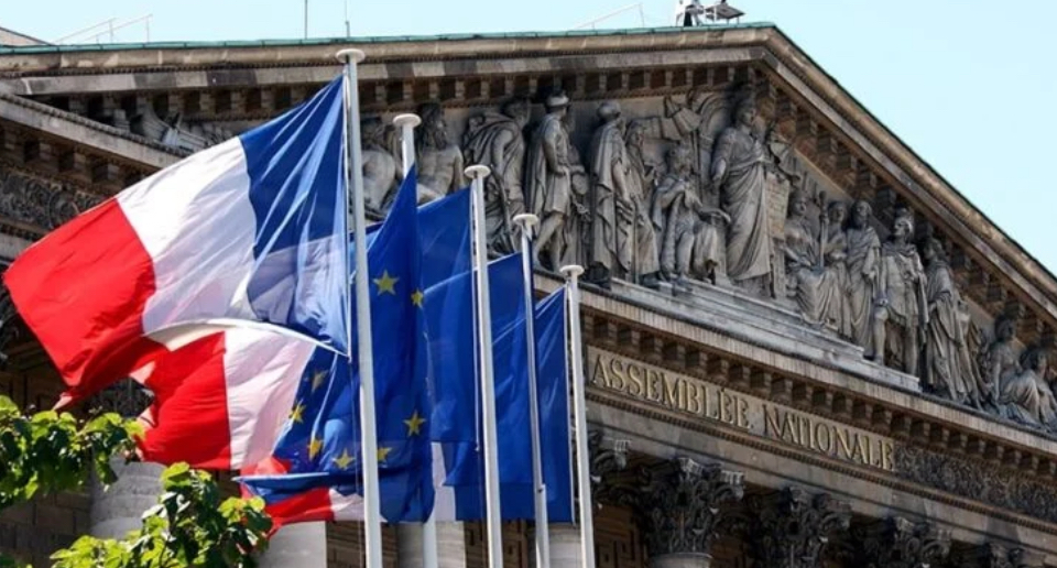 "لبنان مهدد بالإنهيار"... فرنسا تعلّق على الإعتداءات الإسرائيلية!