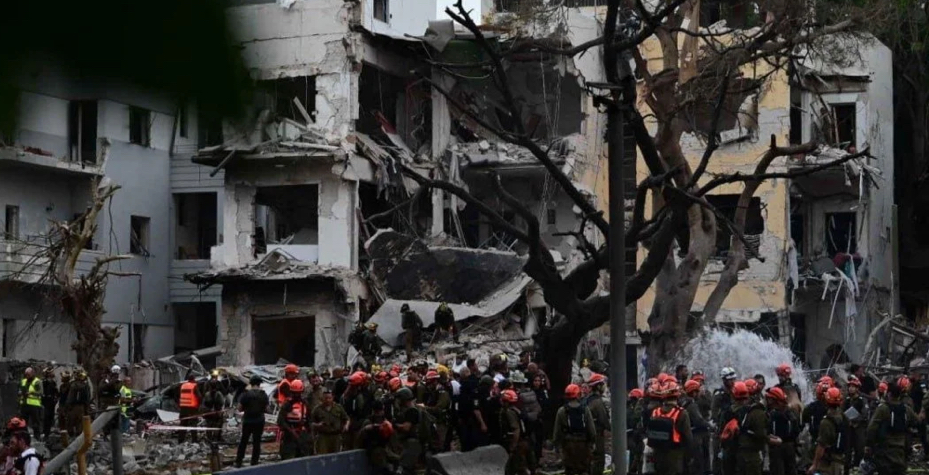 قتلى وإصابات في أعنف هجوم صاروخي إيراني على إسرائيل (فيديو)