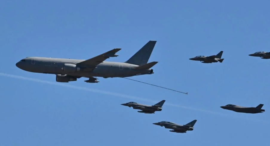 أدوات المعركة جاهزة... أكثر من 30 طائرة أميركية بانتظار قرار ترامب!