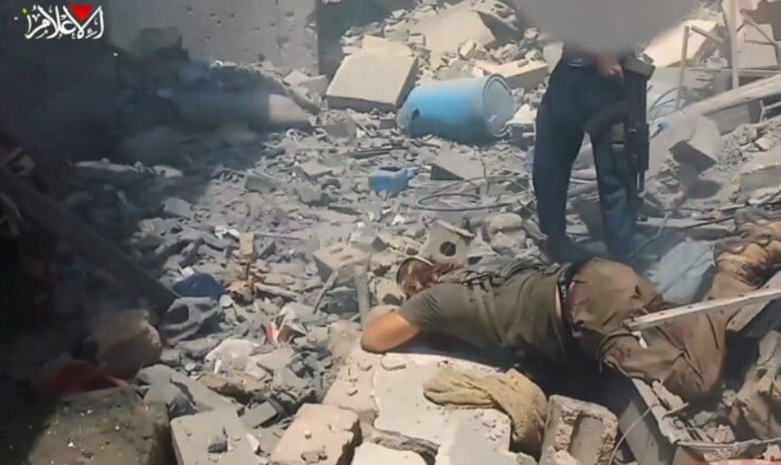 فيديو من القسام يظهر محاولة أسر جندي قبل مقتله في خان يونس