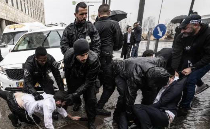 ثكنة عسكرية في المطار… إسرائيل تلاحق آلاف المتهربين من التجنيد