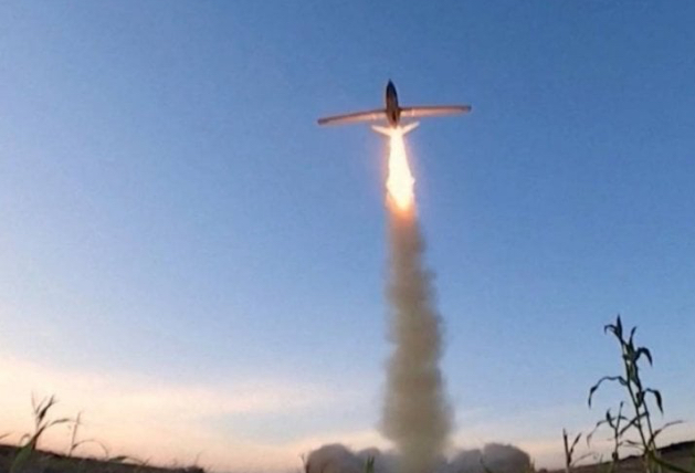 المواجهة تتوسع… الحوثيون يطلقون مسيّرات وإسرائيل تتوعد