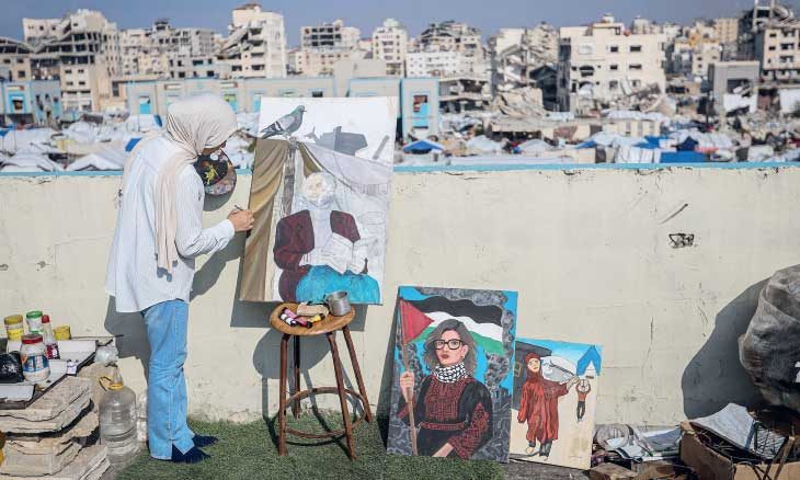 من خيام النزوح في غزة: الطفلة سارة ترسم للعالم واقع الإبادة