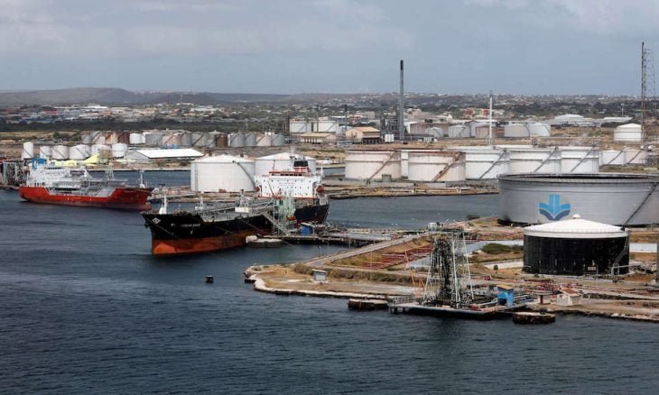 شلل في حركة صادرات النفط الفنزويلية جراء الاضطرابات السياسية