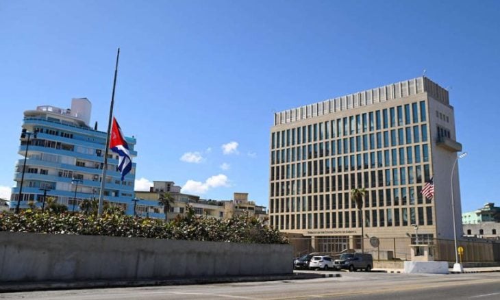 مسؤول: دبلوماسيون أمريكيون يزورون كراكاس للنظر في إعادة فتح السفارة الأمريكية