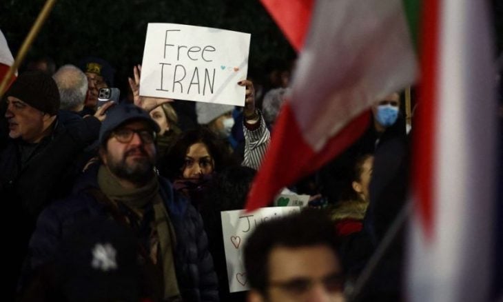 بيان: فرنسا وبريطانيا وألمانيا تندد بقتل متظاهرين في إيران