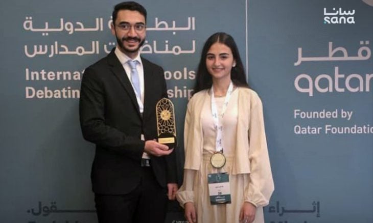 طالبة سورية تحصد لقب أفضل متحدث عربي في بطولة قطر الدولية للمناظرات